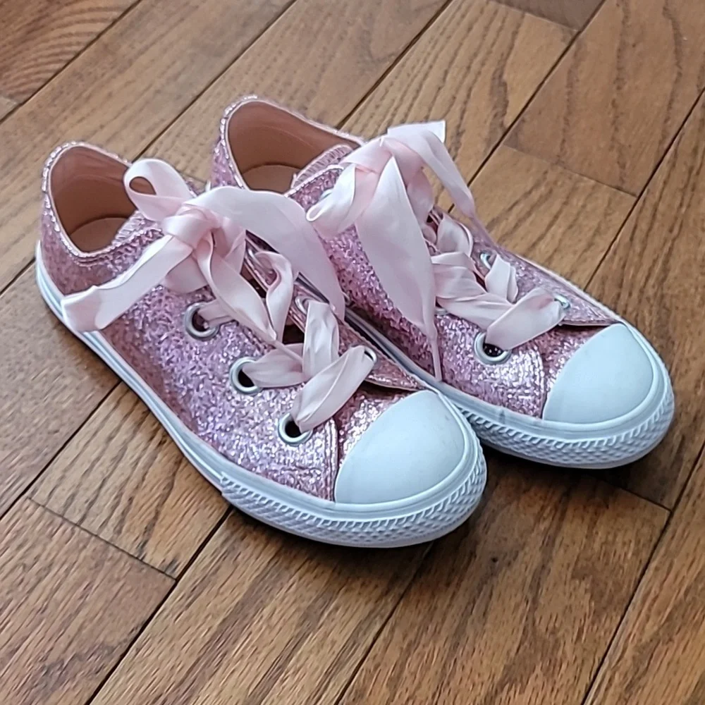 Converse shiny pink